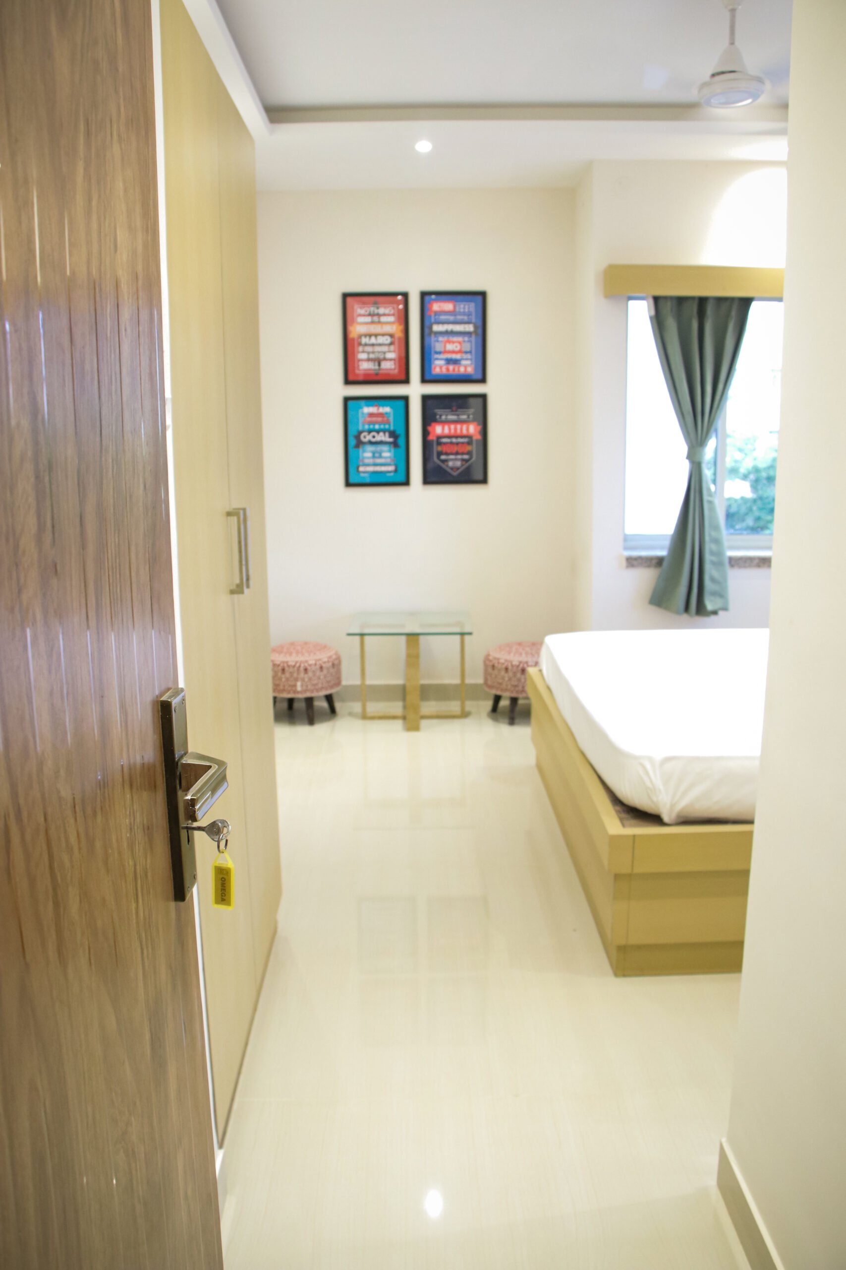 hotel room entry phto